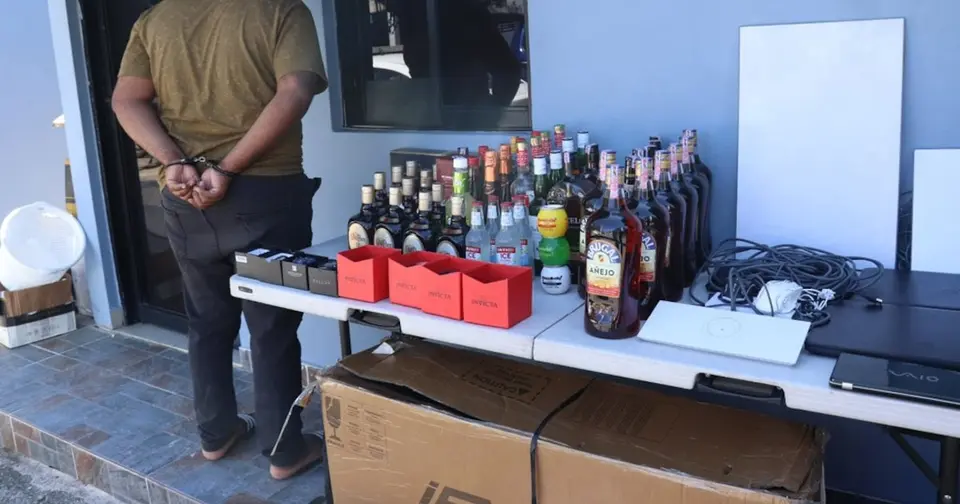 Hombre arrestado por fraude electrónico con internet satelital en Santo Domingo Oeste