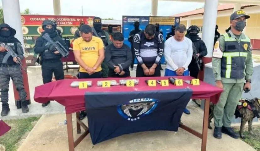 Cuatro detenidos en Falcón por trasladar 3.692 kilos de cocaína en lancha