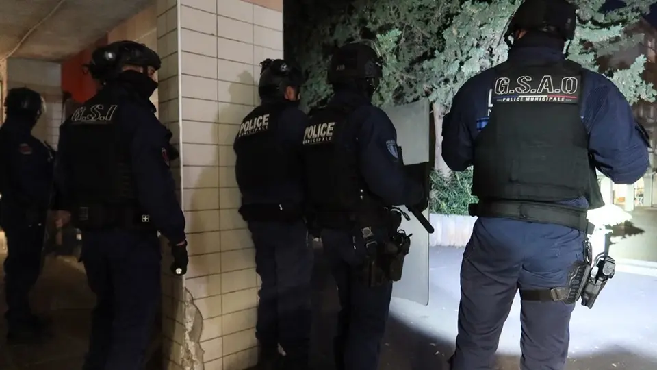 Béziers: 19-year-old sentenced to 10 months in prison for throwing projectiles at police officers