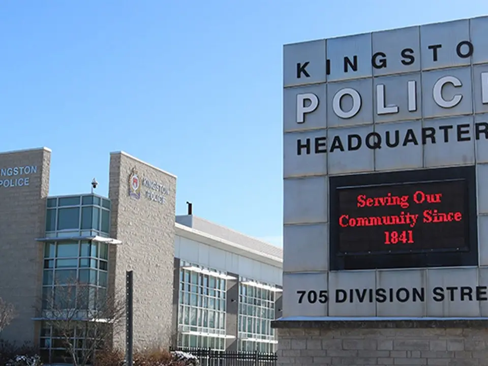 Kingston Police warn of jewelry swap theft ring involving white vehicle