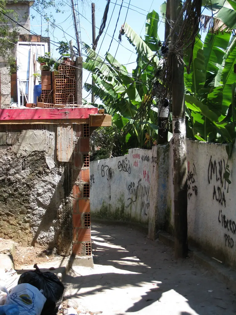 Doctor and nursing technician charged with qualified homicide in death of child in Manaus