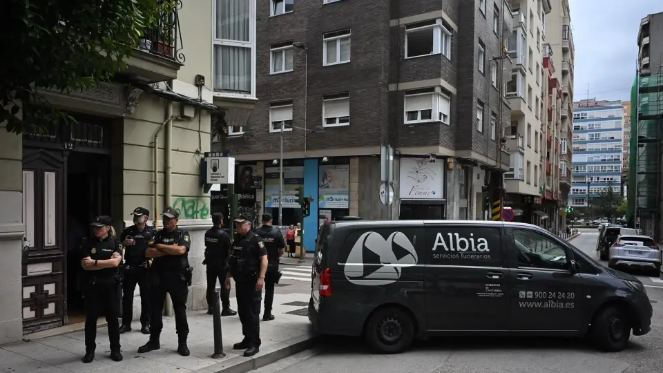 Mujer de 27 años muere apuñalada en Santander; su pareja, detenido por violencia de género