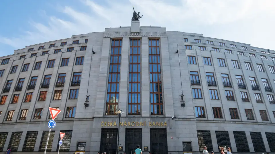 CNB Employee Detained for Theft of Tens of Millions from Brno Branch