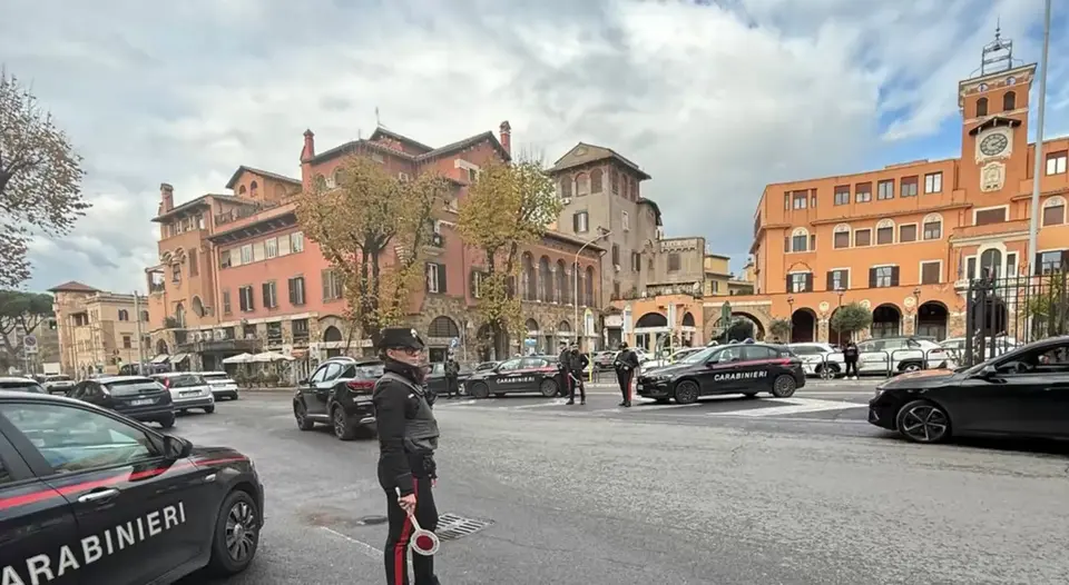 Blitz dei Carabinieri nel nord di Roma: sei arresti, droga e case ATER occupate