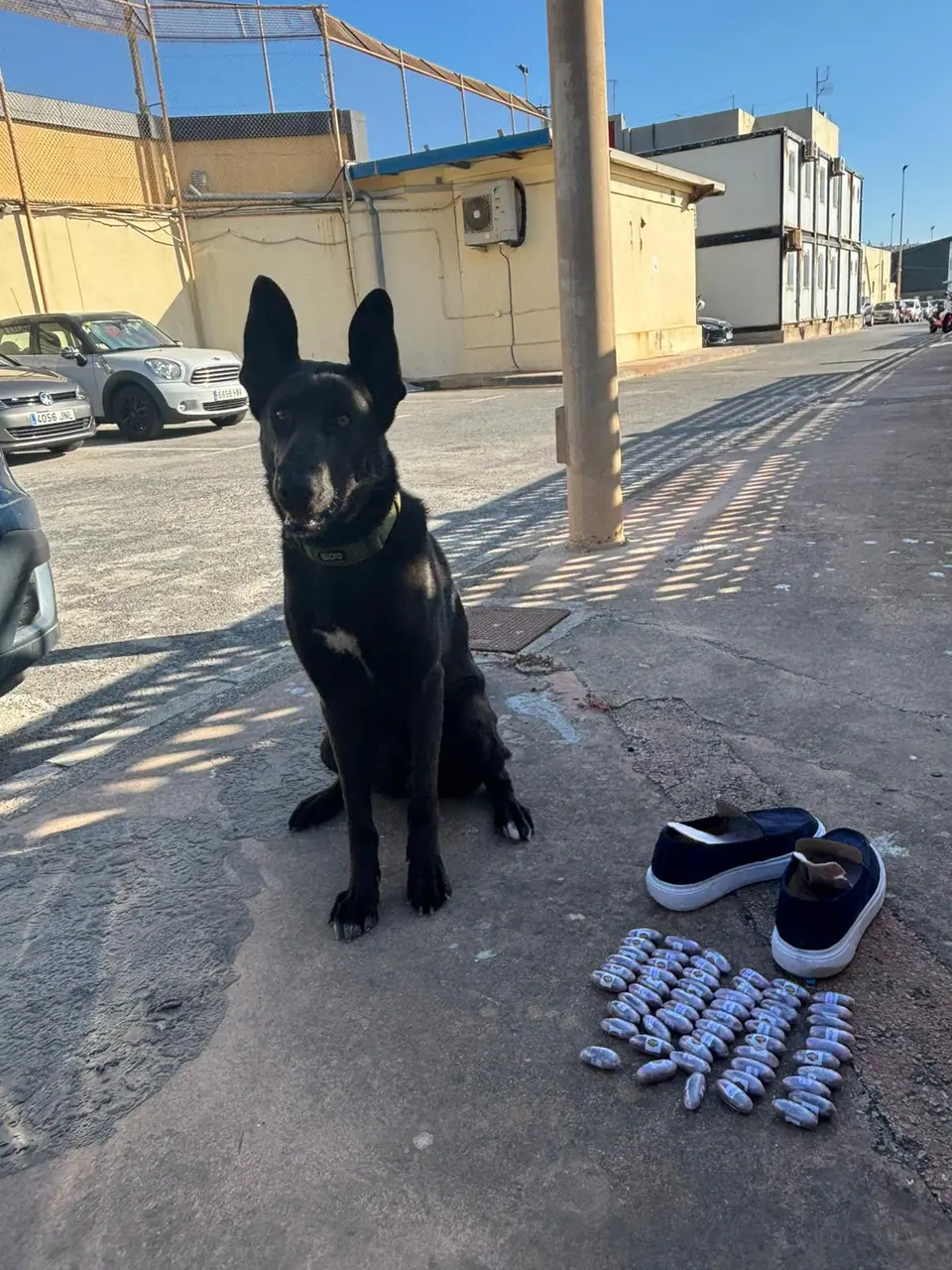 Detenido en Ceuta con 650 gramos de hachís ocultos en las suelas de sus zapatillas