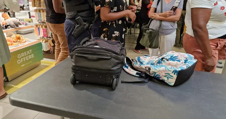Liquid cocaine in a rum container: 18 months jail at Aimé-Césaire Airport