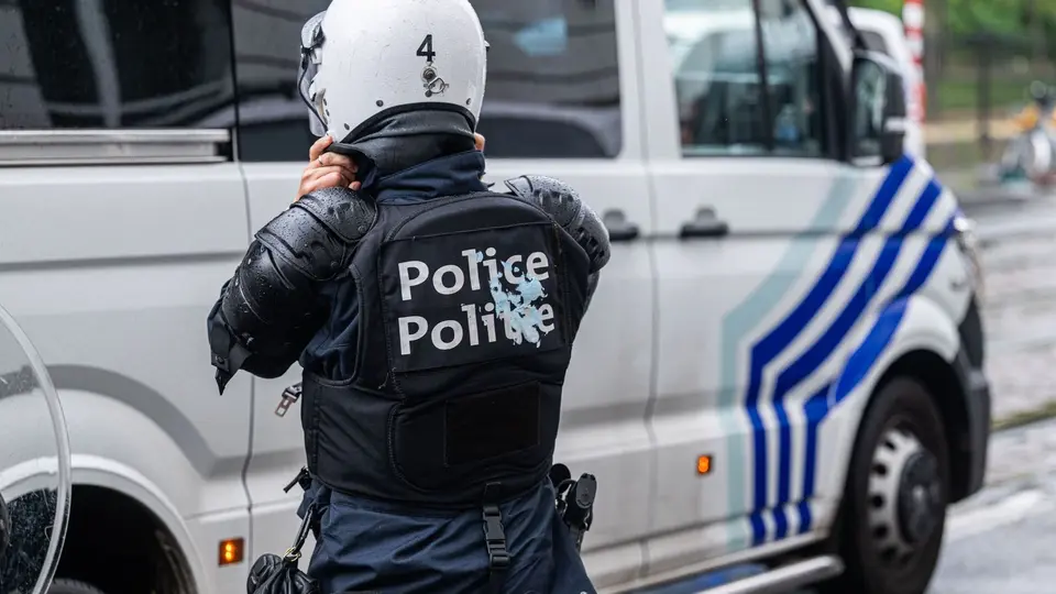 Enquête ouverte à Bruxelles après des vidéos de policiers arborant un symbole interdit