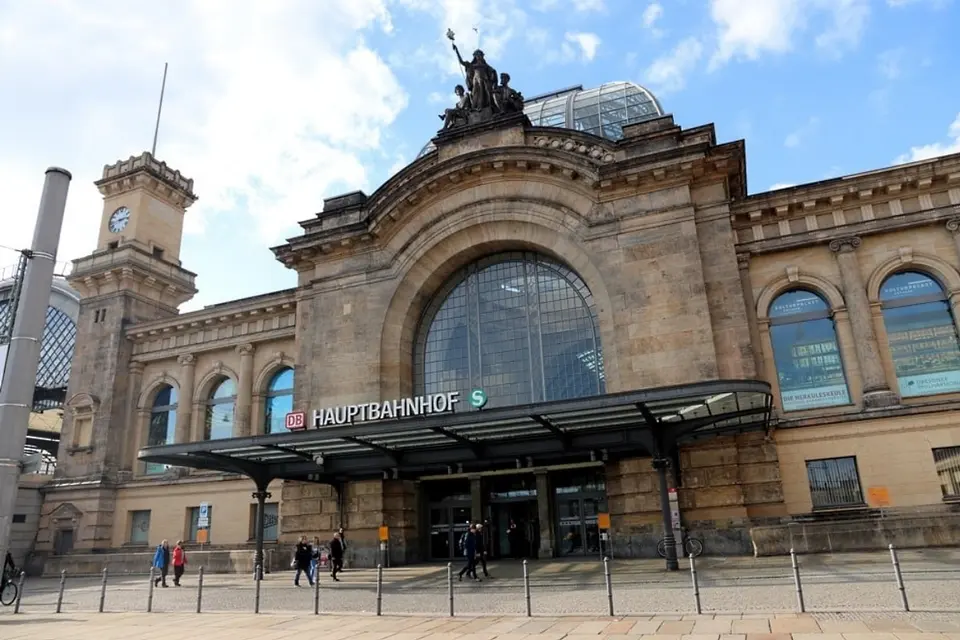 Acht Messer im Rucksack: Zwei Festnahmen am Dresdner Hauptbahnhof