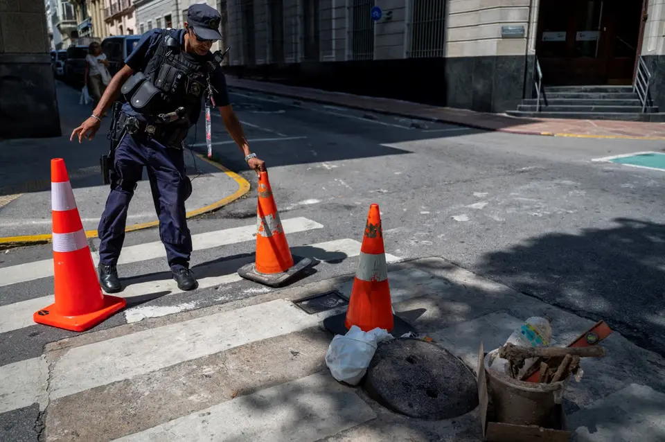 Túnel bajo Montevideo: policía frustra robo a banco y detiene a 11 personas