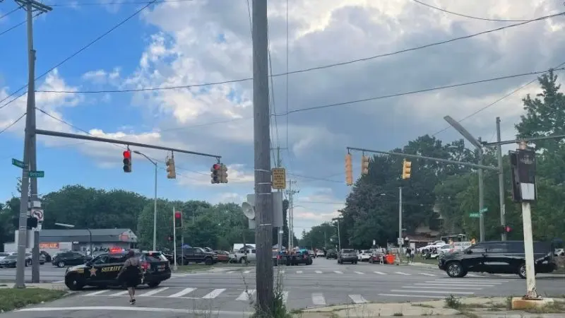Shooting leaves 12 injured near festival in Toledo, Ohio; two suspects flee