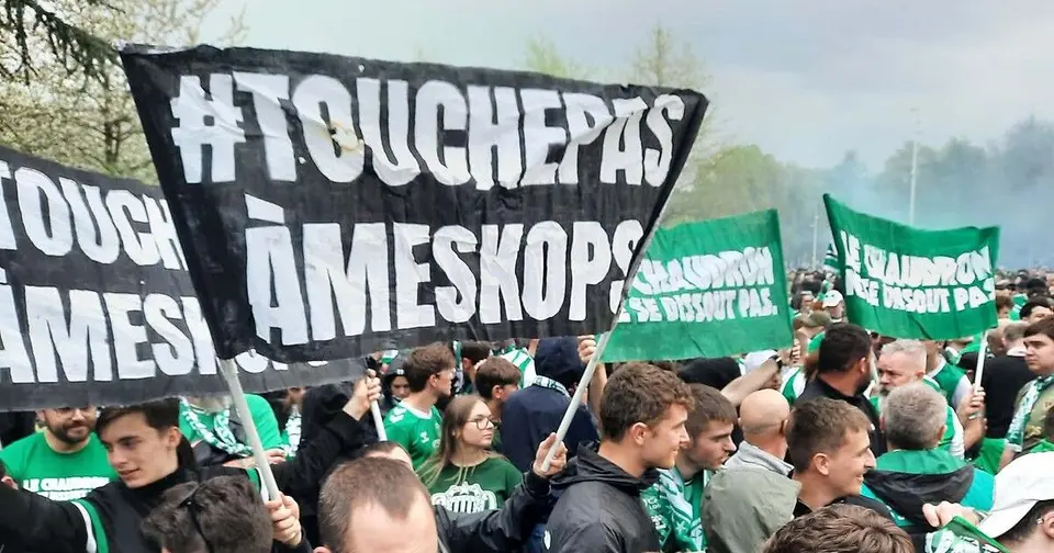 4 300 manifestants à Saint-Étienne contre la dissolution des groupes ultras Magic Fans et Green Angels