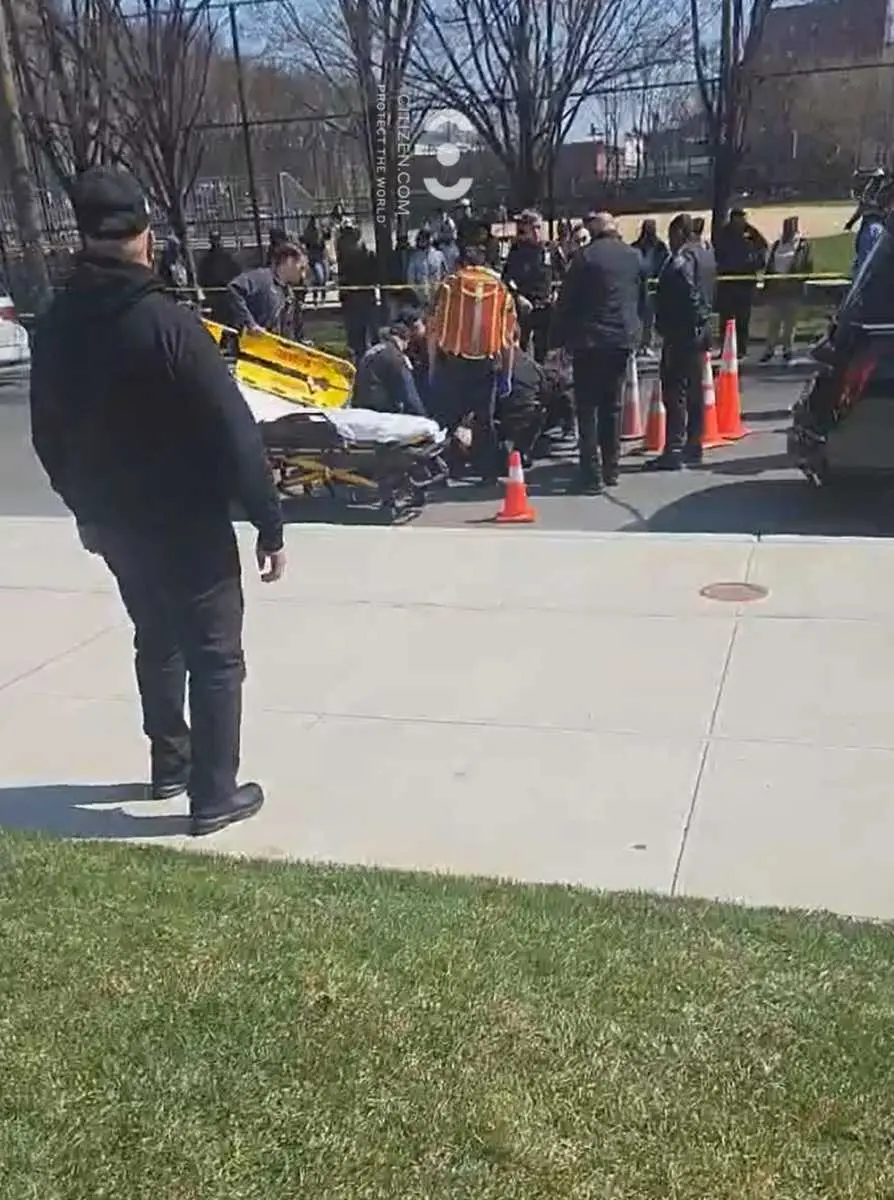 Man fatally shot near Archie Spigner Park in Jamaica, Queens; gunman at large