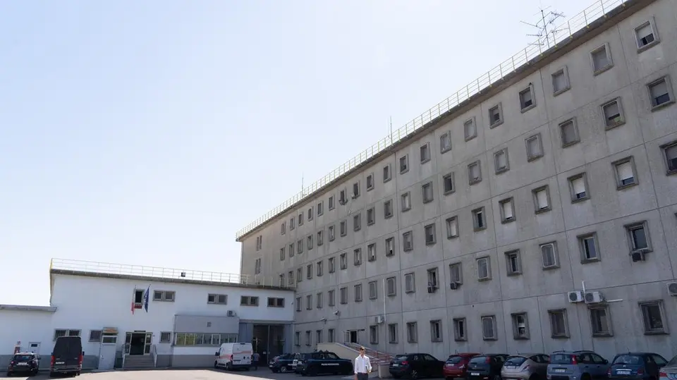Droga nascosta nelle parti intime per il compagno in carcere: arrestata 48enne a Bologna