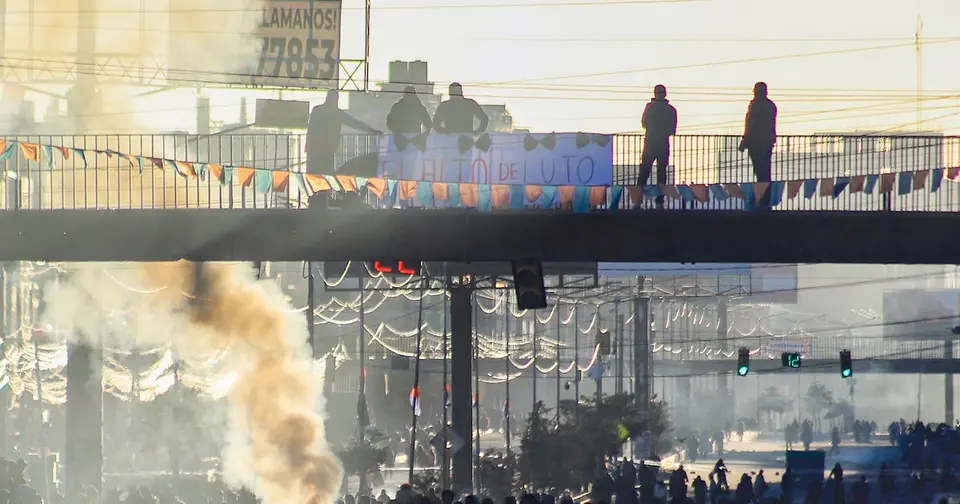 Protestas en Bolivia: bloqueos persisten y seis policías heridos tras operativos en La Paz