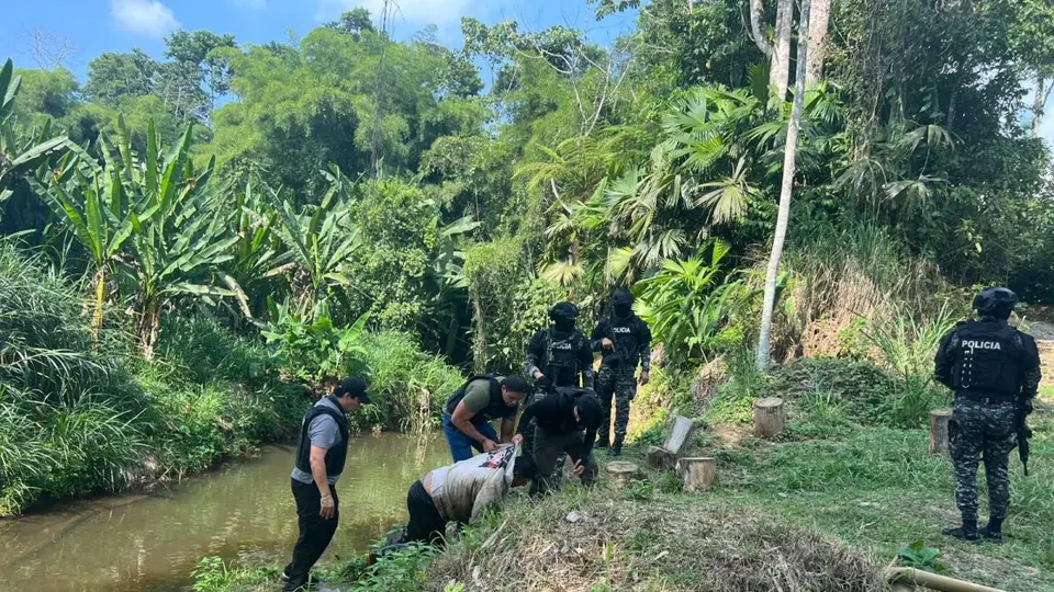 Alias 'Caballo' se lanzó a un río para huir de la Policía en Santo Domingo de los Tsáchilas