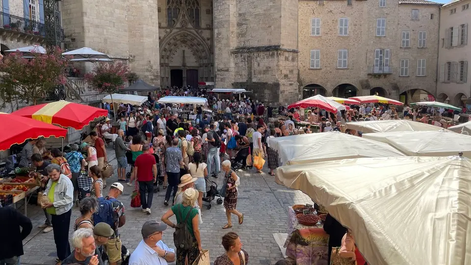 Détournement de fonds au marché de Villefranche-de-Rouergue : 9 000 € subtilisés, un agent déclaré coupable