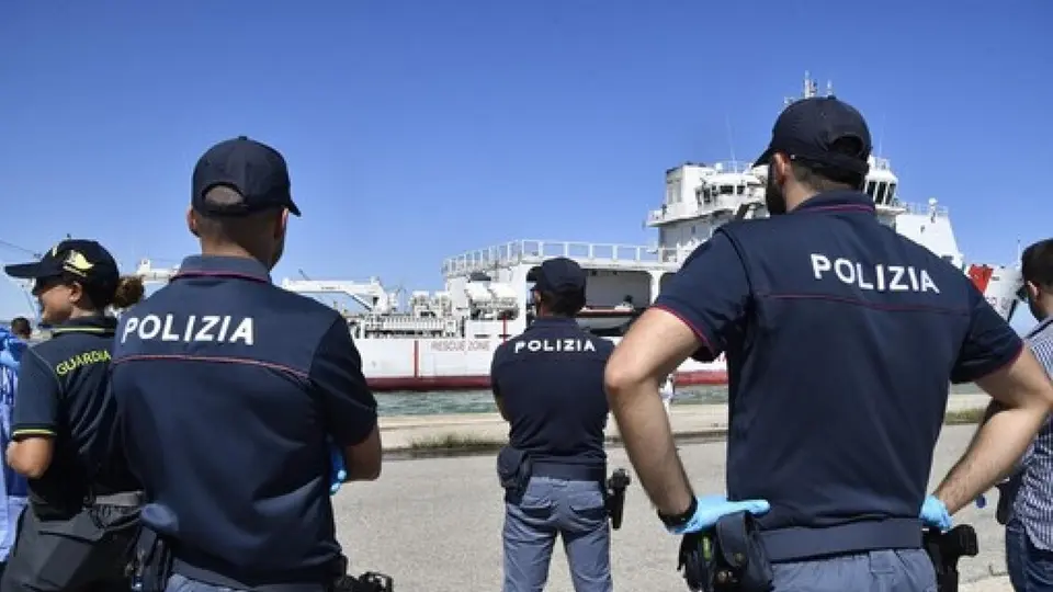 Tre presunti scafisti arrestati a Crotone dopo sbarchi del 1 e 4 giugno
