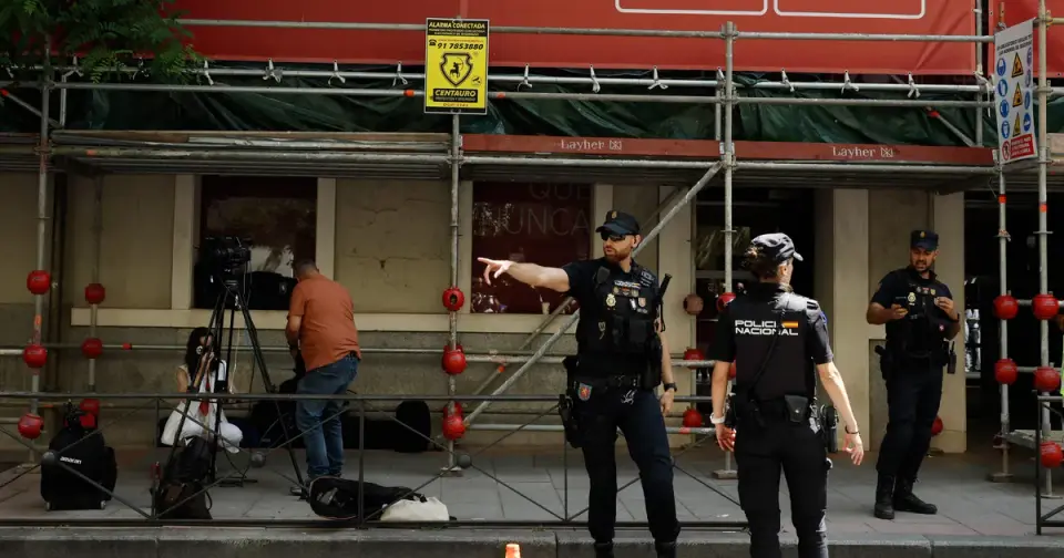 La policía registra la sede del PSOE en Madrid por una investigación de corrupción