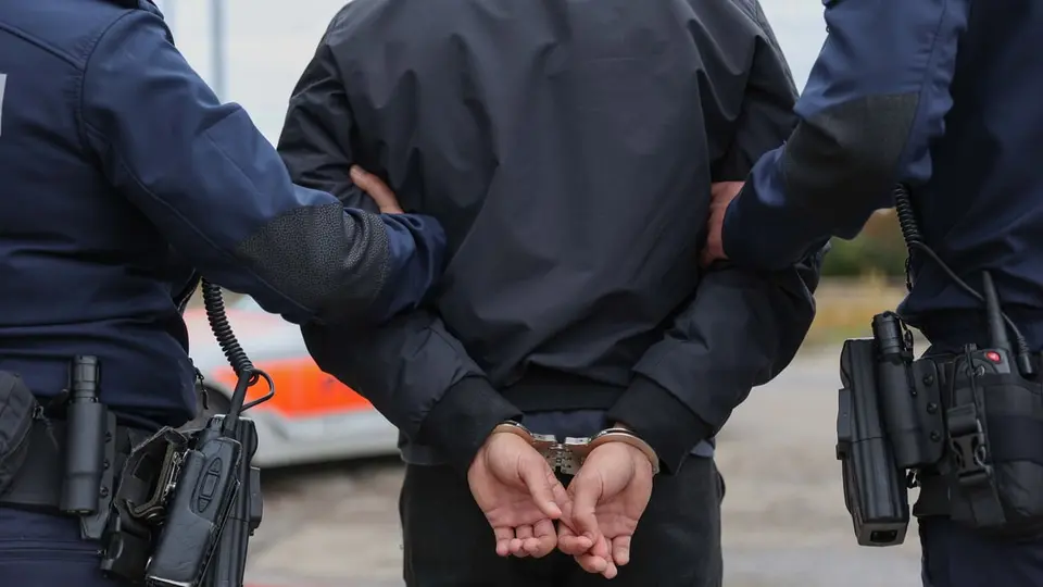 Drei mutmassliche Taschendiebe in Gossau festgenommen – Diebesgut sichergestellt