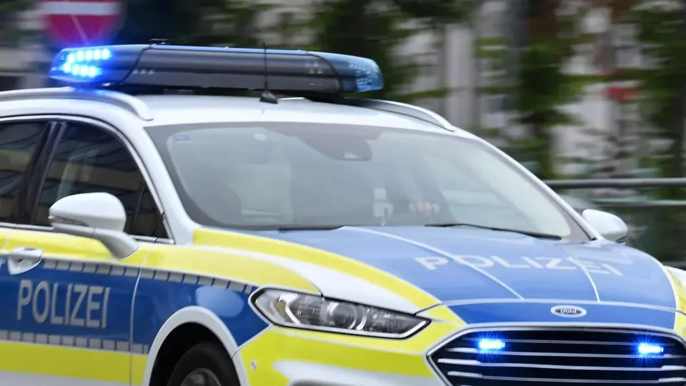 Drunk learner driver flees police in Potsdam – car left in forest