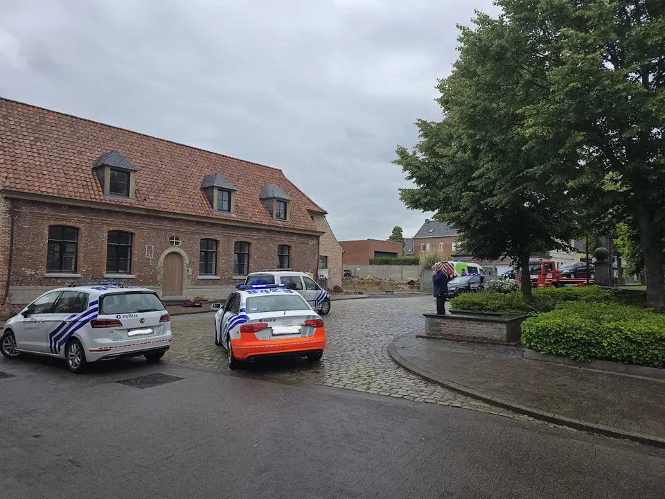 Agenten gewond bij gewelddadig incident na verkeerscontrole in Schendelbeke