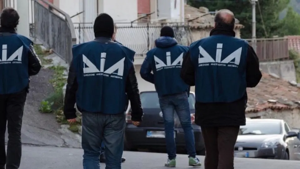 Roma, droga del 'Pupone' fatta sparire da poliziotti corrotti: inchiesta svela piano contro gruppo criminale rivale