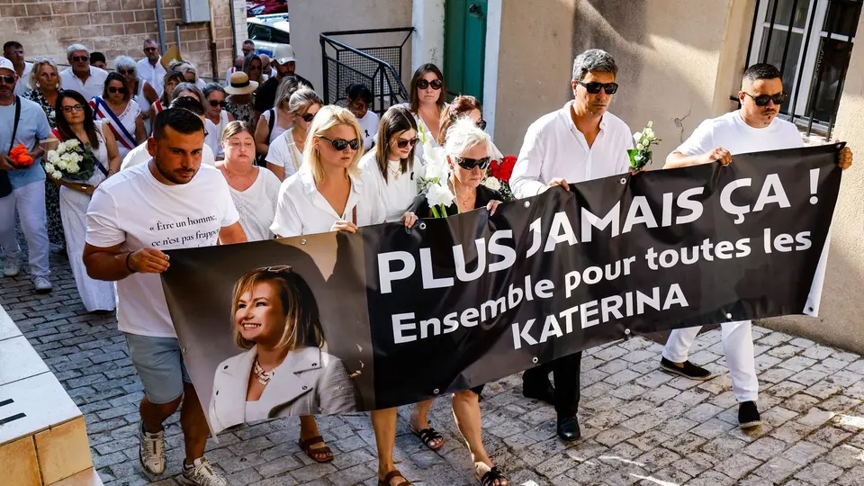 White march in Bollène: a thousand people pay tribute to Katerina, killed by her ex-partner
