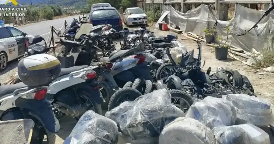 Guardia Civil recupera 19 motos robadas en Palma destinadas a Senegal en piezas