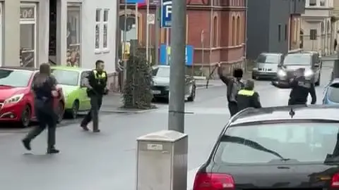 Afghane greift Polizisten mit Eisenstange an – Prozess in Sonneberg