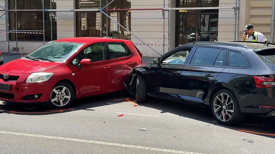 Man under the influence of drugs damaged four vehicles in Prague