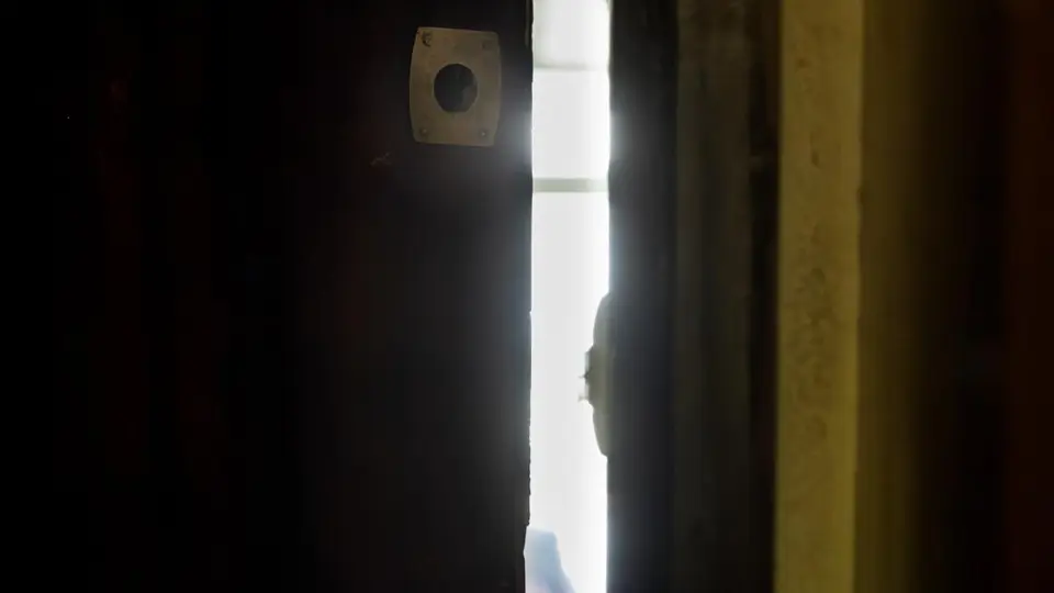 Piso okupa en calle Muntaner de Barcelona desalojado tras detención del cabecilla