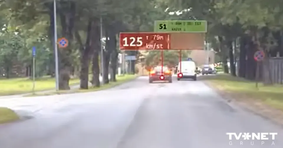 Audi vadītājs Cēsīs bēg no policijas ar 132 km/h, automašīnā atrod aizdomīgu vielu