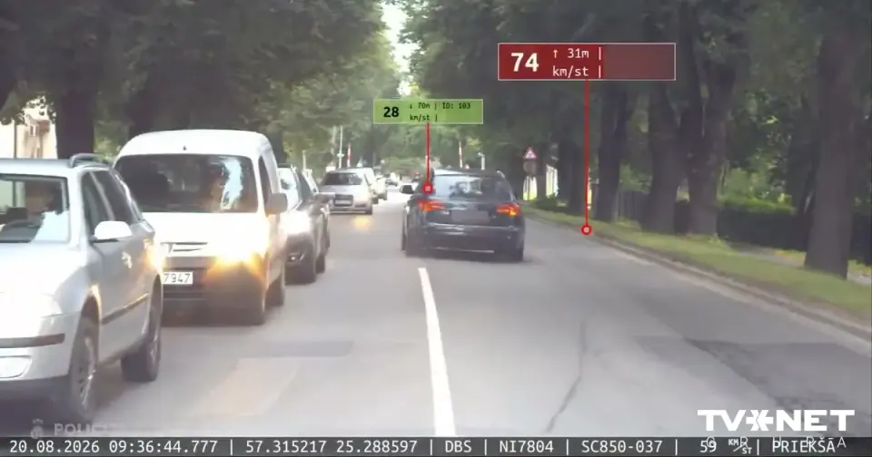 Cēsīs "Audi" vadītājs bēg no policijas ar 132 km/h, auto salonā atrod aizdomīgu vielu