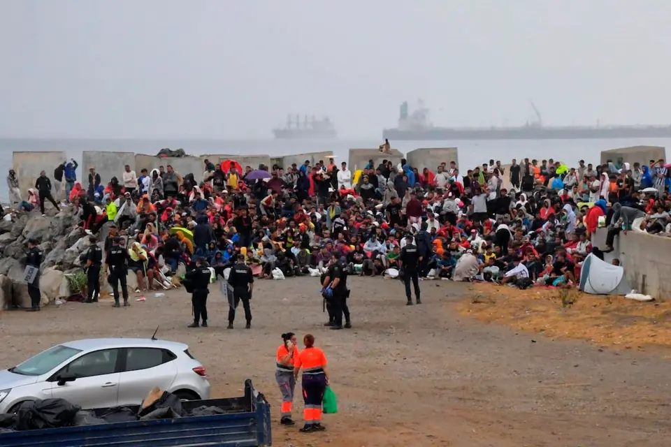 Mafias cobran hasta 9.000 euros a migrantes en Ceuta para cruzar a la Península en lancha