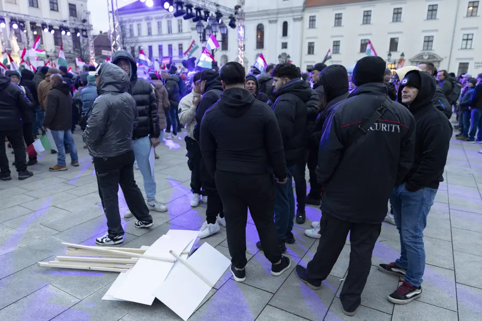 Member of black-clad group identified after incident at Győr rally