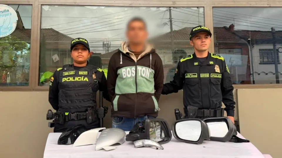 Suspected vehicle accessories thief arrested in Bogotá following police pursuit