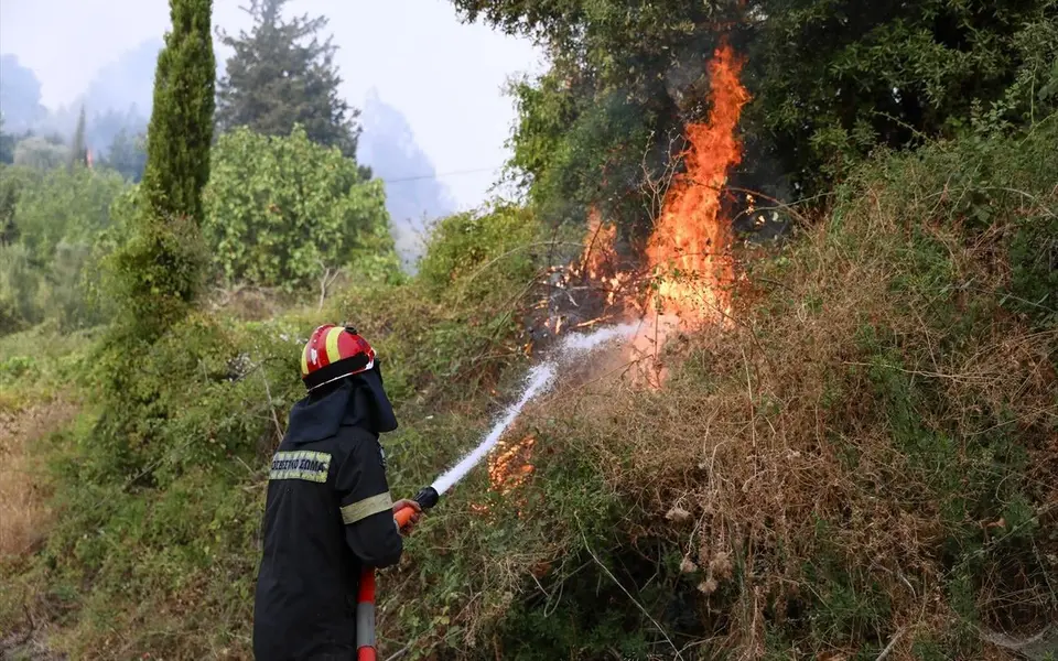Elderly foreign national arrested for arson in Loutraki
