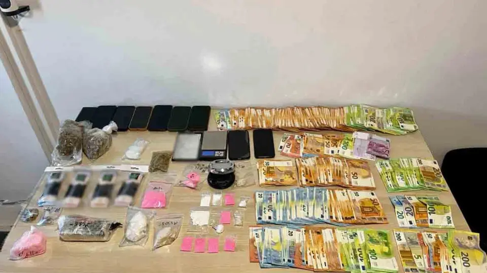 Εξάρθρωση κυκλώματος ναρκωτικών στη Μύκονο – 9 συλλήψεις, «ροζ κοκαΐνη» και ecstasy