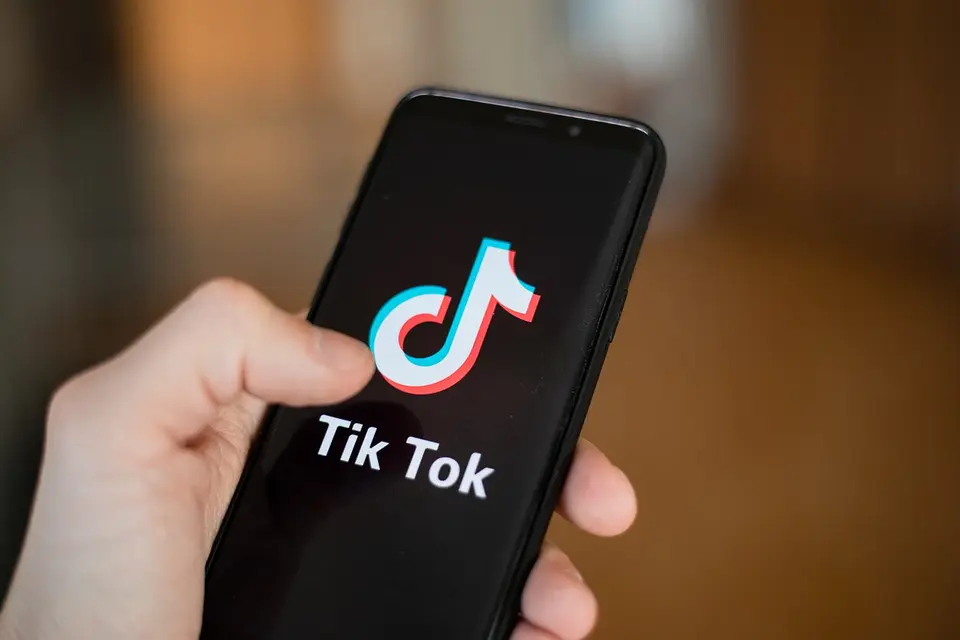 Swedish police demand removal of 30 criminal service advertisements from TikTok and Meta