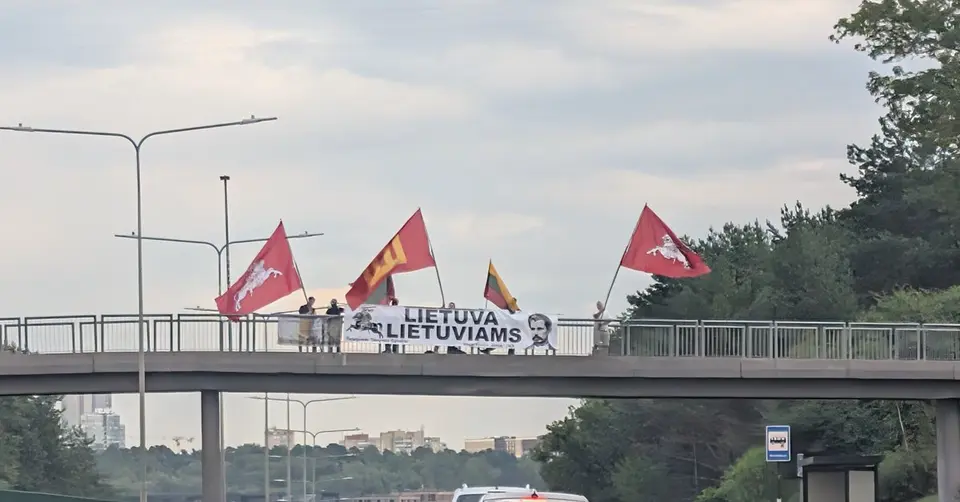Vilniaus Katedros aikštėje užpulta nacionalistų eisena: du sulaikyti