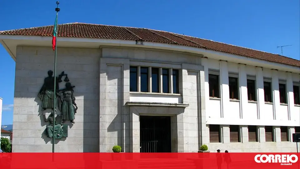 Homem de 35 anos esfaqueia pai e vizinho em Monção, detido pela GNR