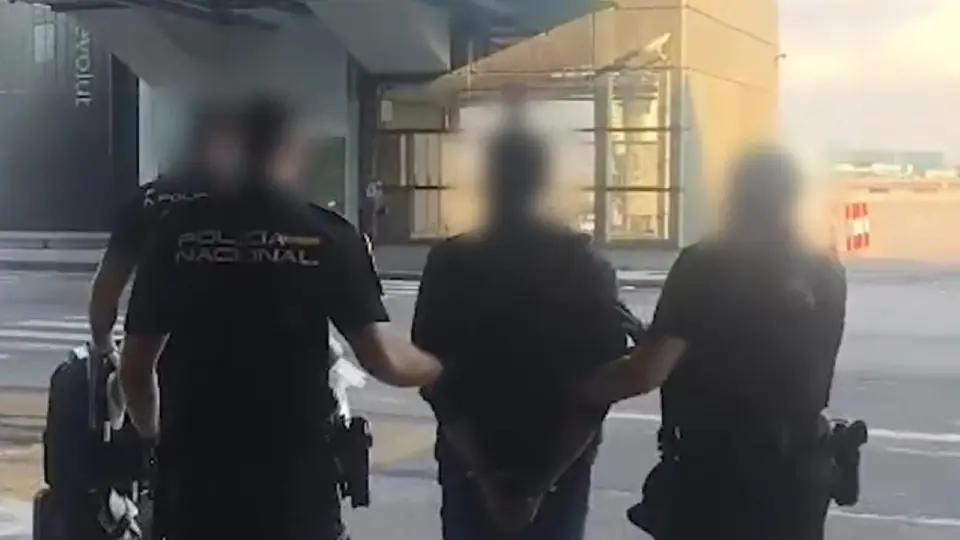 Detenido en el aeropuerto de Barcelona con 31 kilos de cocaína en dos maletas