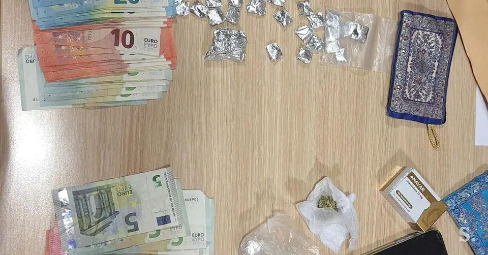 Policija v centru Ljubljane zasegli več kot 70 zavitkov kokaina, pridržan 30-letni Alžirec