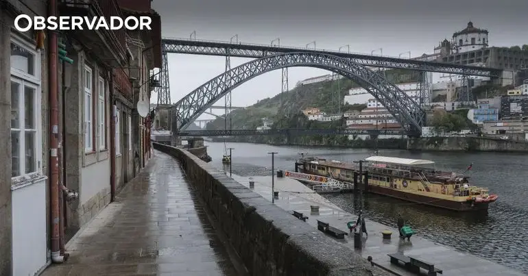 Motorista TVDE detido no Porto por tentativa de homicídio com atropelamento