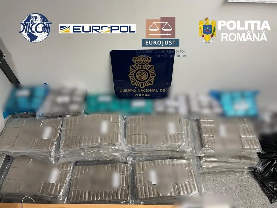 Rețea de trafic de droguri coordonată din România: 1,7 tone capturate din TIR-uri