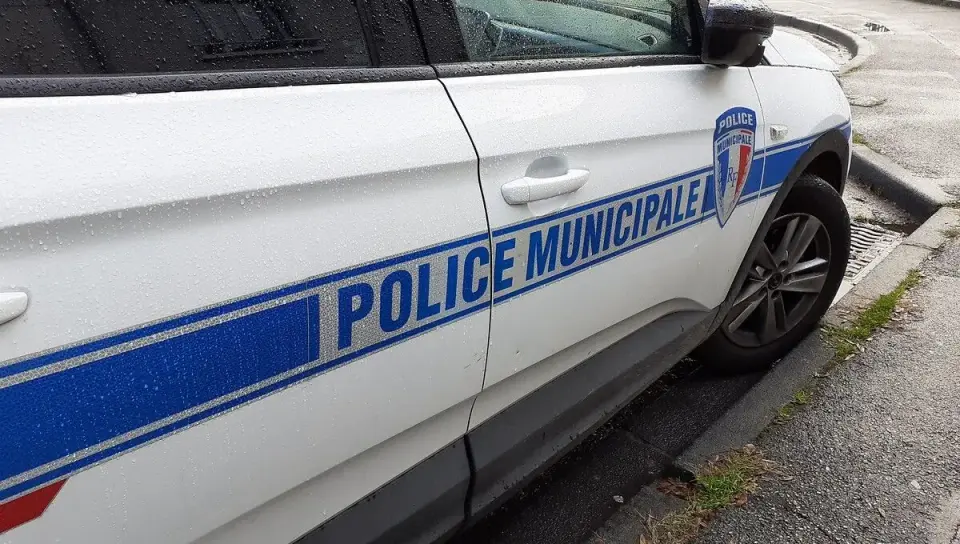 Municipal police officer charged with death by dangerous driving following chase in Oise