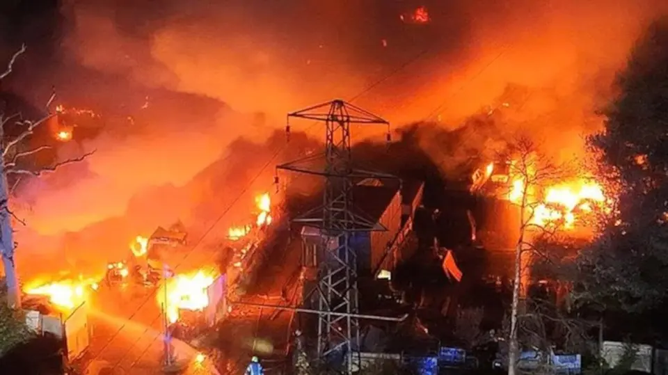 Εμπρησμός κοντά στο Γκάτγουικ: 140 αυτοκίνητα κάηκαν, 67χρονος συνελήφθη