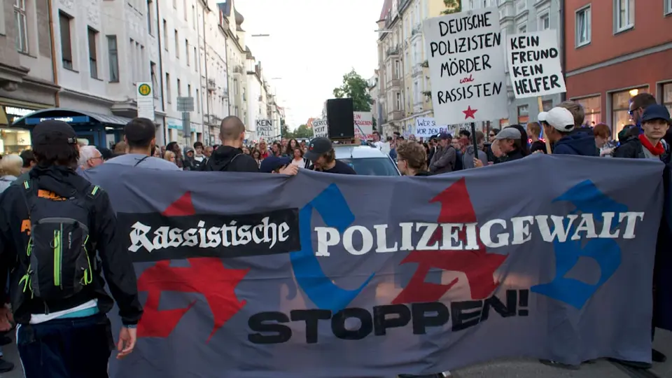 Schuss auf 14-Jährigen in München: Polizeigewerkschaft weist Rassismusvorwürfe zurück
