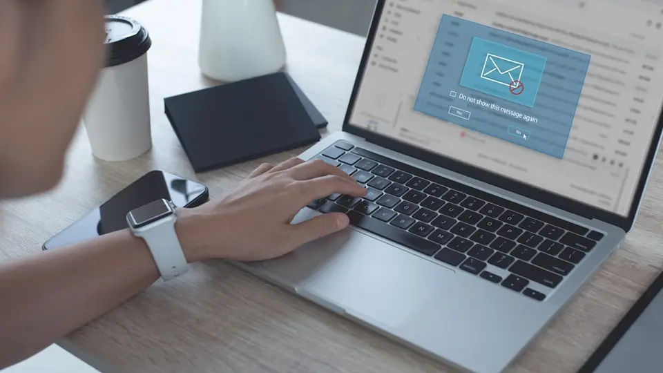 Phishing-Welle gegen DKB-Kunden: Gefälschte Mails drohen mit Banking-Sperre