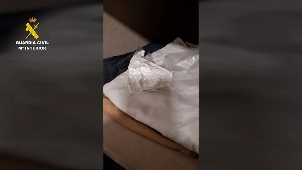 Three arrested in Castelló de Rugat for selling drugs from their home window